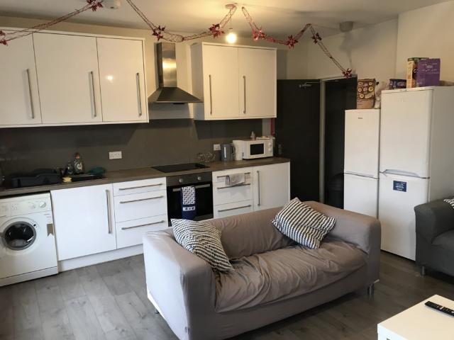 Lincoln LN2 5 bed flat to rent £2,167 pcm £500 pw