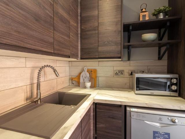 Lincoln LN2 6 bed terraced house to rent £3,250 pcm £750 pw