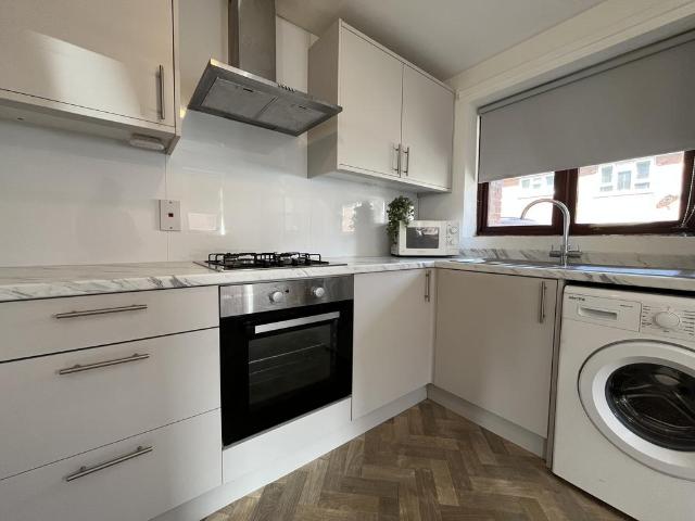Lincoln LN5 4 bed terraced house to rent £1,560 pcm £360 pw