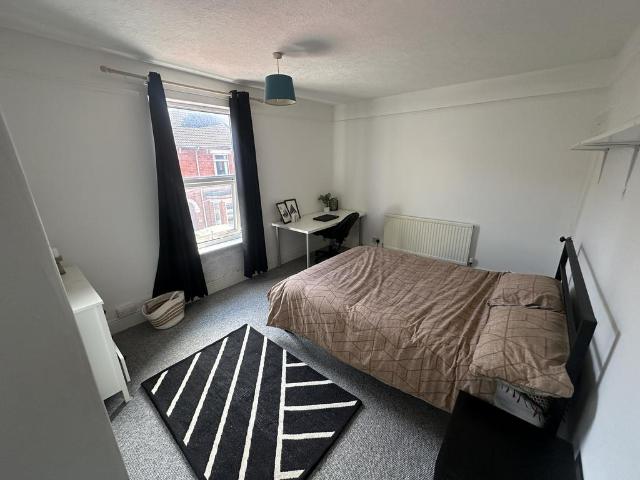 Lincoln LN5 4 bed terraced house to rent £1,733 pcm £400 pw