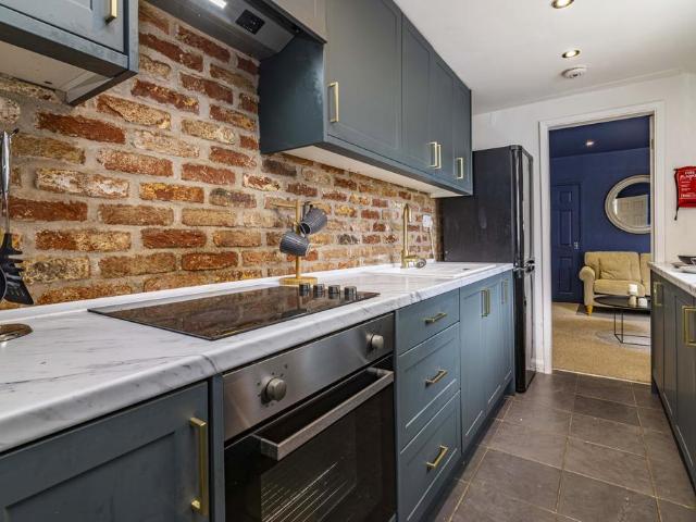 Lincoln LN5 4 bed terraced house to rent £1,993 pcm £460 pw