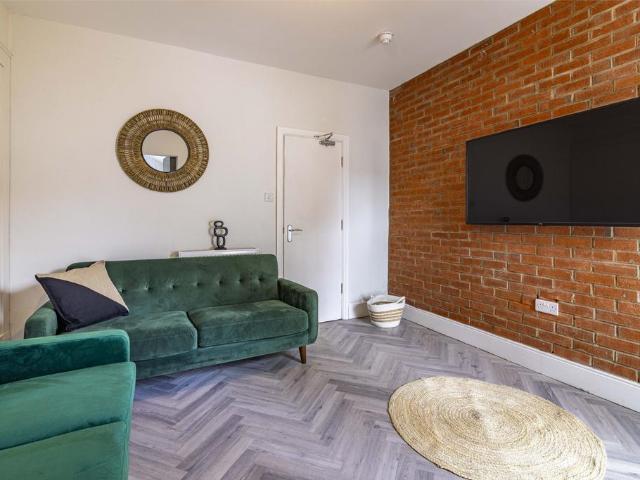 Lincoln LN5 5 bed terraced house to rent £3,250 pcm £750 pw