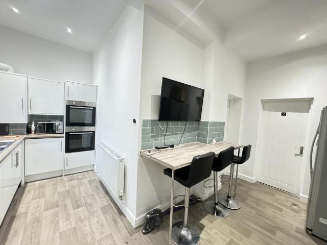 Lincoln LN5 6 bed terraced house to rent £2,860 pcm £660 pw