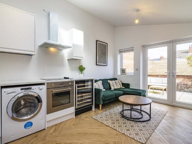 Lincoln LN5 1 bed flat to rent £1,408 pcm £325 pw
