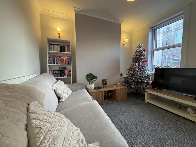 Lincoln LN5 2 bed terraced house to rent £1,300 pcm £300 pw