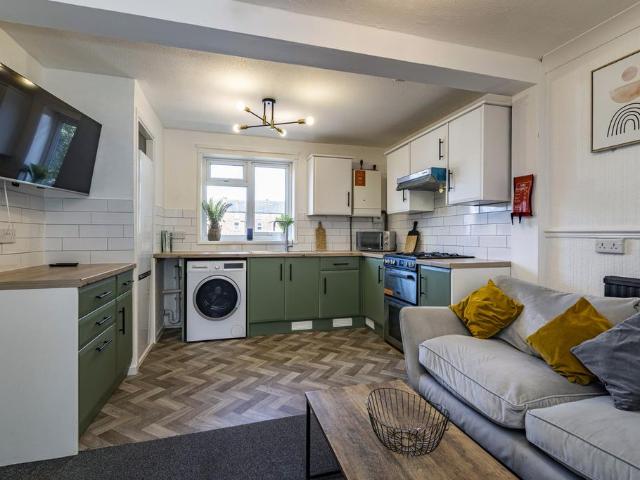 Lincoln LN5 2 bed flat to rent £1,300 pcm £300 pw