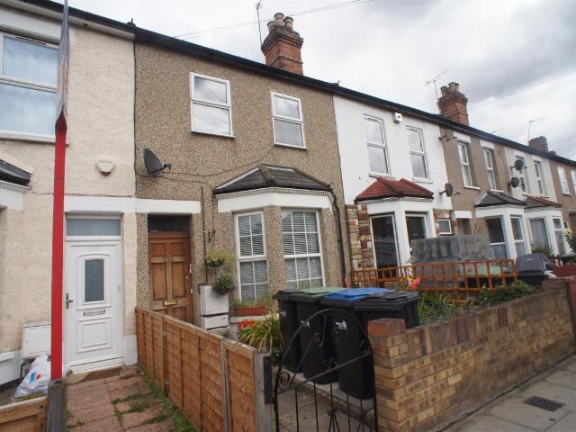 Lincoln Road, Enfield EN3, 2 bed flat to rent, £1,600 pcm | PrimeLocation