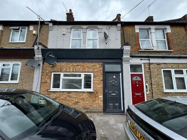 Lincoln Road, Enfield EN3, 2 bed property to rent, £1,695 pcm | PrimeLocation