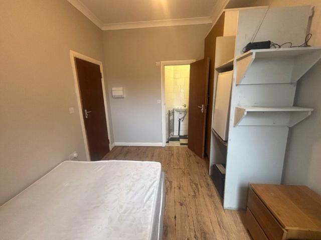 Lincoln Road, Enfield EN3, Studio to rent, £950 pcm | PrimeLocation