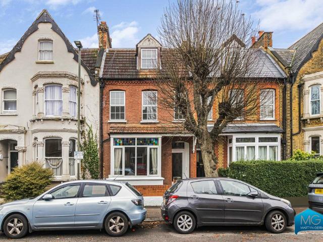 Lincoln Road, East Finchley, London, N2 4 bed terraced house to rent £3,500 pcm £808 pw