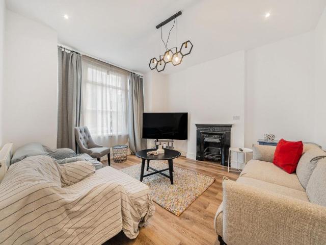 Lincoln Road, South Norwood, London SE25, 4 bed semi detached house to rent, £3,000 pcm | PrimeLocation