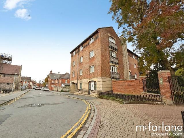 Lincoln Street, Queensgate Lincoln Street SN1, 2 bed flat to rent, £1,200 pcm | PrimeLocation