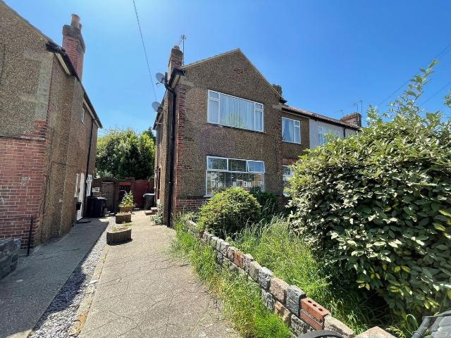 Lincoln Way, Enfield EN1, 2 bed flat to rent, £1,800 pcm | PrimeLocation