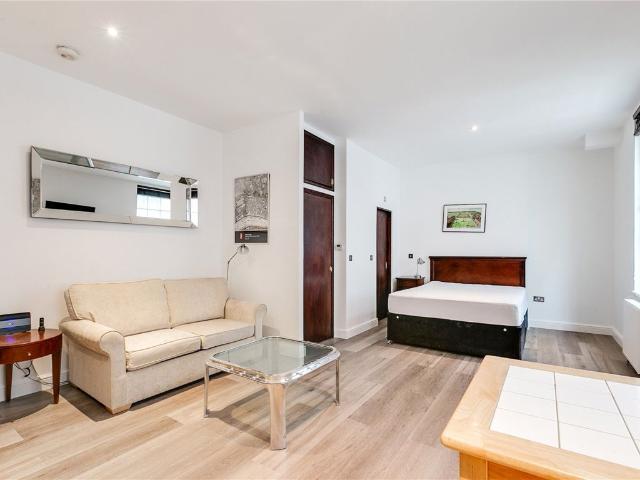 Lincoln's Inn Fields, Holborn WC2A, Studio to rent, £2,383 pcm | PrimeLocation