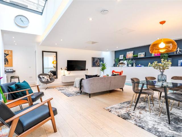 Lincoln's Inn Fields, London WC2A, 3 bed flat to rent, £14,000 pcm | PrimeLocation