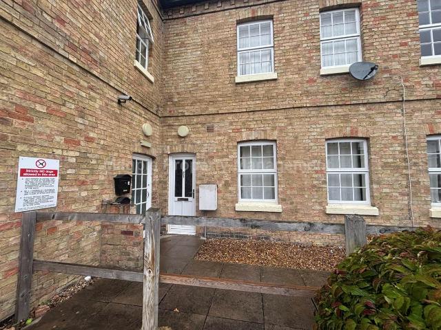 Linclare Place, Eaton Ford, St Neots PE19, 1 bed flat to rent, £880 pcm | PrimeLocation