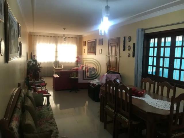 Lindíssimo sobrado à venda 250m², 3 suítes, 4 vagas Jd Bonfiglioli