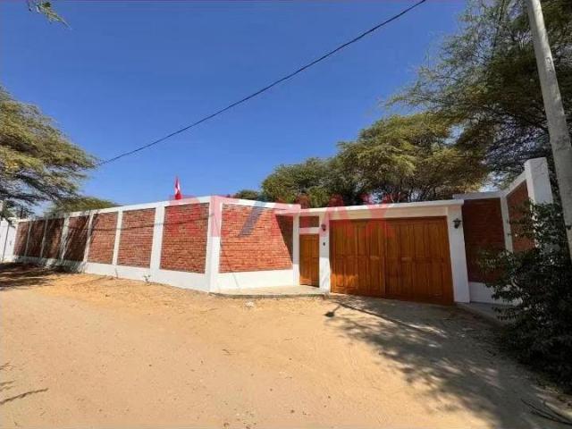 Linda Y Amplia Casa De 1,483 M2 En Venta En La Mariposa En Piura