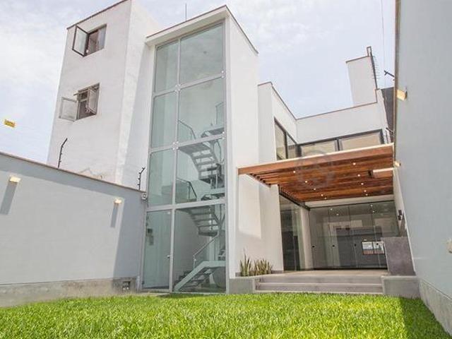 Linda y Amplia Casa en Exclusiva Zona de San Isidro