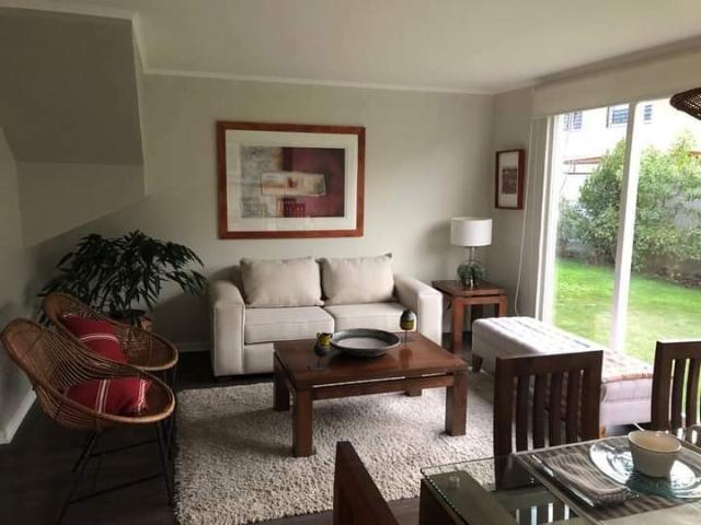 Linda y comoda casa arriendo en valle grande lampa