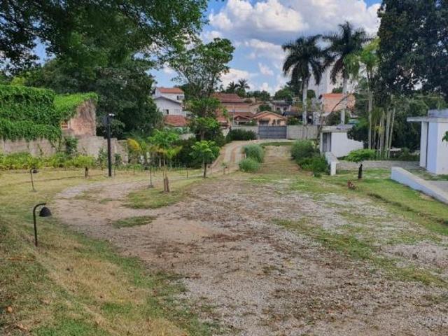 Linda área com casa para comercial ou residencial