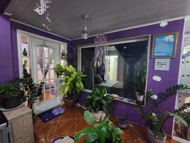 Linda cada linear com quintal e terraço em condomínio fechado