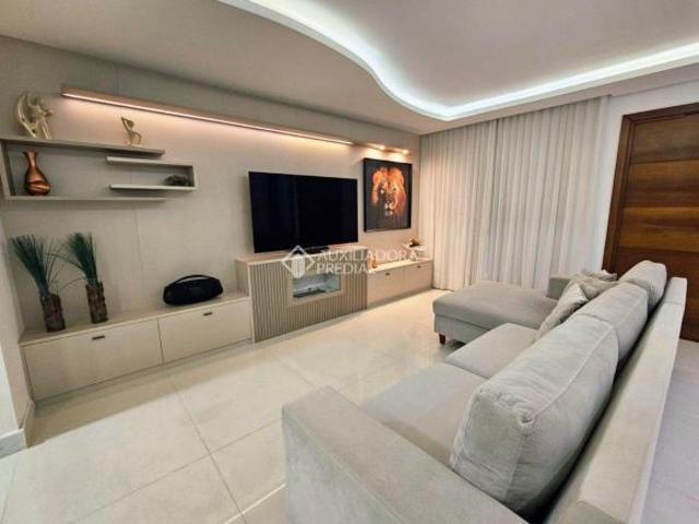 Linda casa moderna e mobiliada de 3 suítes, com piscina, no Sarandi