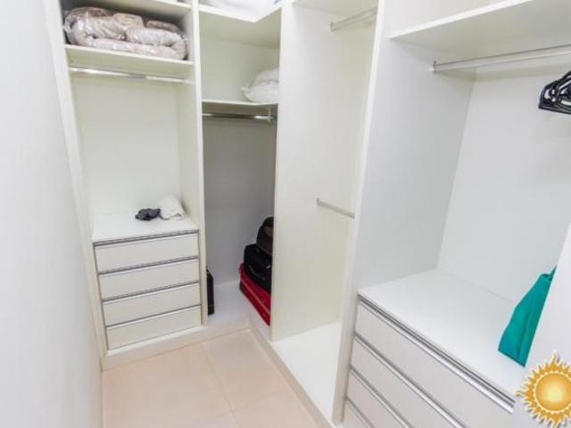 Linda casa na área nobre da Praia Grande, com 04 dorms, 01 suíte, com lazer !