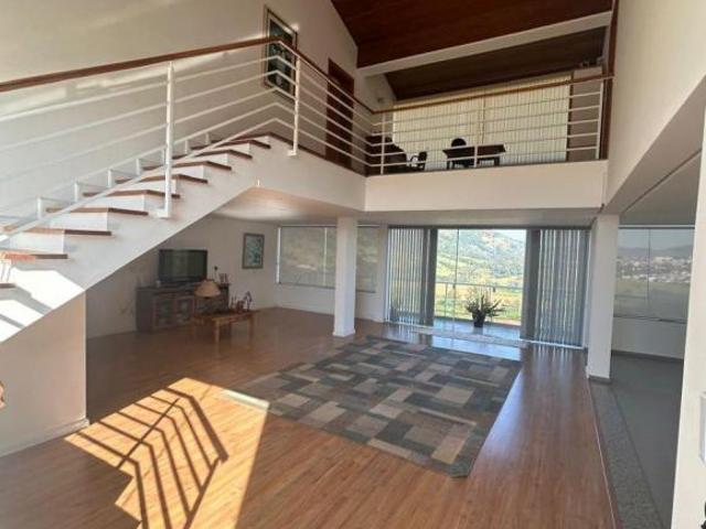 Linda casa no município de Caldas