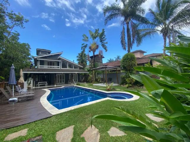 Linda Casa no Aldeia da Baleia na praia da Baleia em São Sebastião, SP