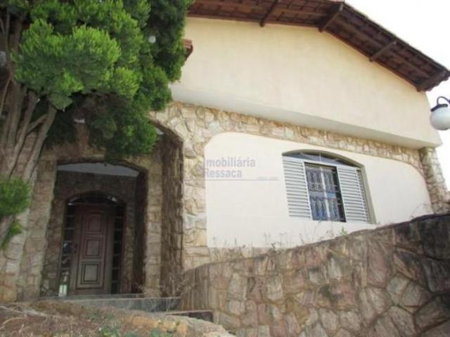 LINDA CASA NO ARVOREDO