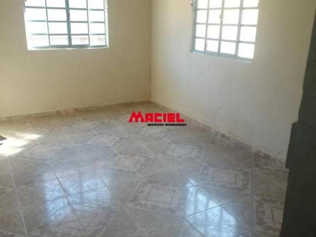 Linda casa no bairro Morangal MG, com 03quartos sala cozinha e banheiro