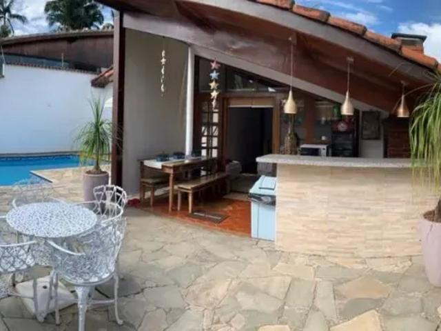 Linda Casa no coração da Vila Oliveira