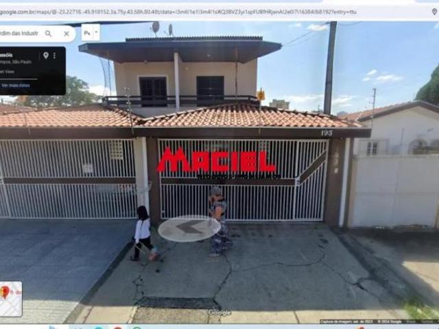 linda casa no coracao do bairro