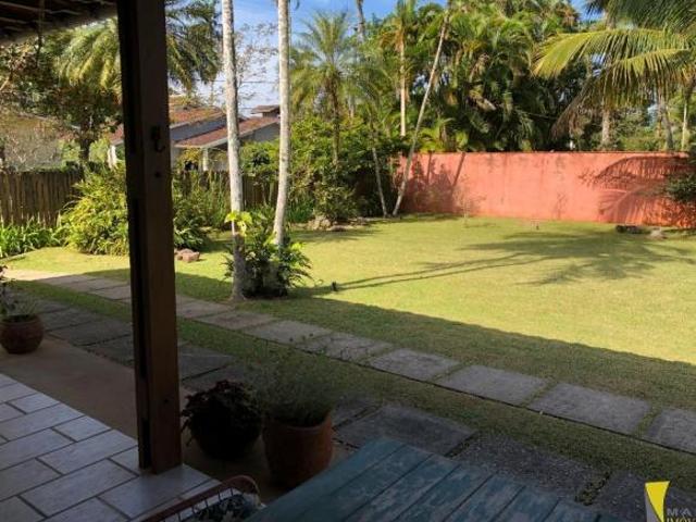 Linda Casa no Estilo Colonial, em um Terreno de 990m², no Condominio Pedra Verde à 200m da Orla do L