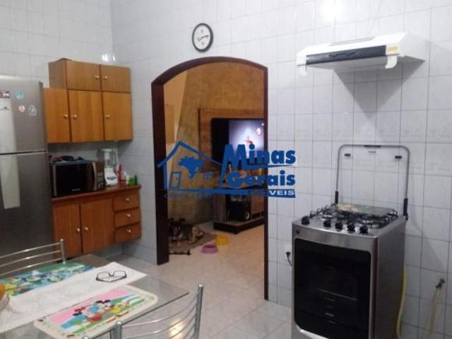 LINDA CASA NO JARDIM CRUZEIRO DO SUL, VENDE SE!