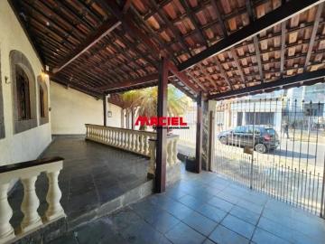 Linda Casa no Jardim das Industrias! 270m² de Terreno!