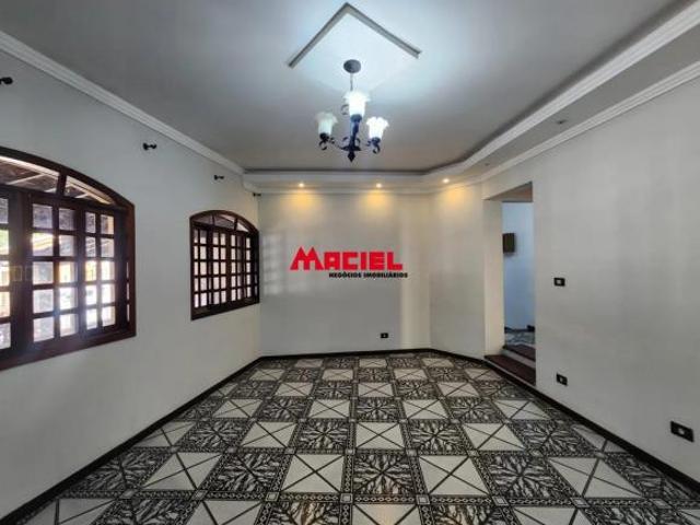 Linda Casa no Jardim das Industrias! 270m² de Terreno!