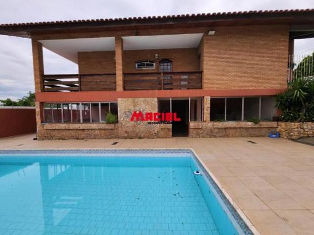 Linda Casa no Jardim das Industrias com 500m² de Terreno!