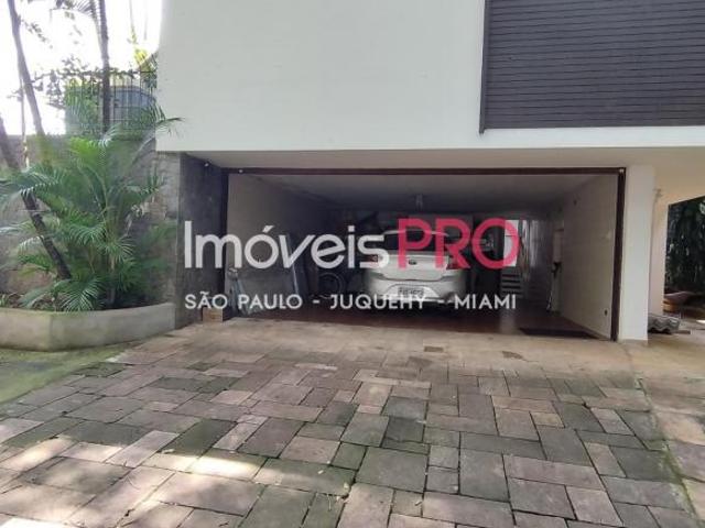 Linda casa no Jardim Guedala Nobre com 406m2