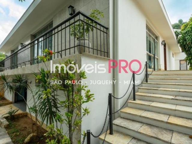 Linda casa no Jardim Marajoara com piscina!