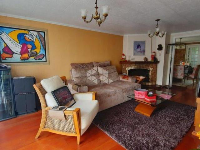 Linda casa no Pio X. Opção de moradia e empresa