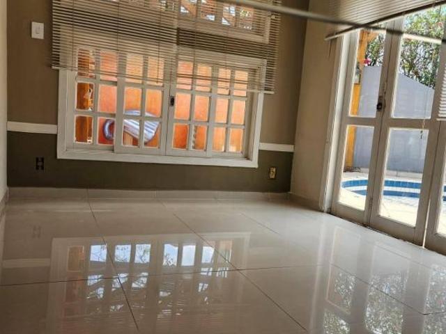 Linda Casa Nova em Higienópolis 700m² de Terreno, 4 Suítes e Área de Lazer Completa