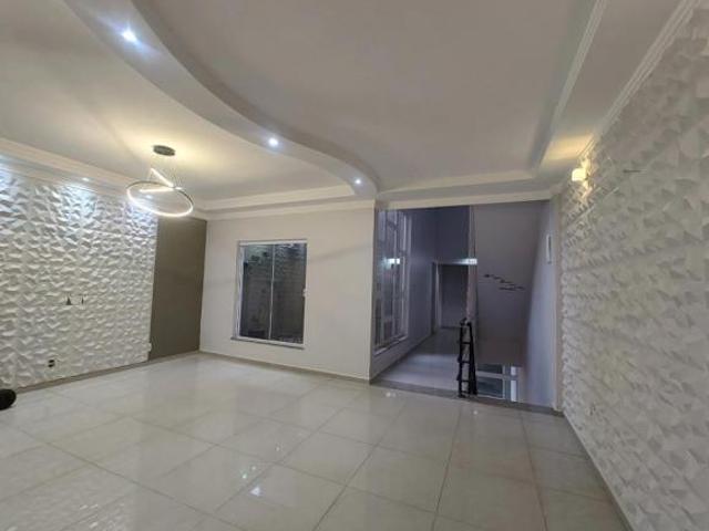 Linda Casa a Venda