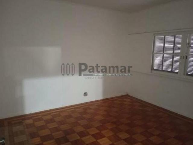 Linda Casa à Venda com Amplo Terreno Prox ao Metro Morumbi