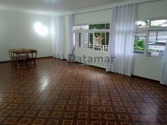 Linda Casa à Venda com Amplo Terreno Prox ao Metro Morumbi