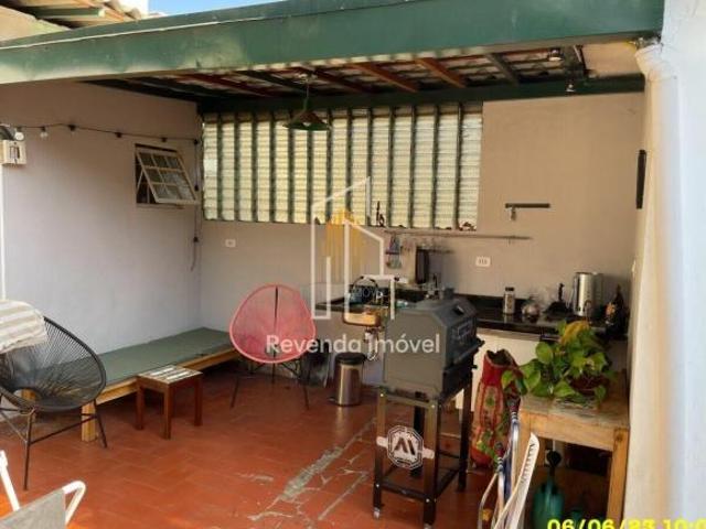 LINDA CASA À VENDA DE 199M² COM 3 QUARTOS, 3 BANHEIROS, QUINTAL E 2 VAGAS LOCA
