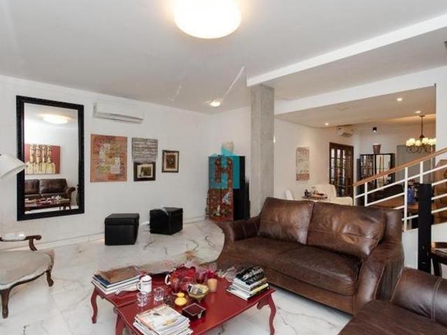 Linda Casa à Venda e Locação na Vila Nova Conceição
