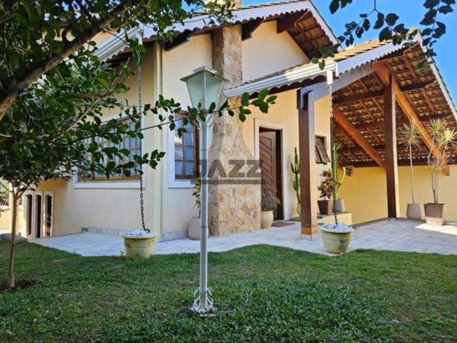 Linda casa à venda em Atibaia Recreio Maristela