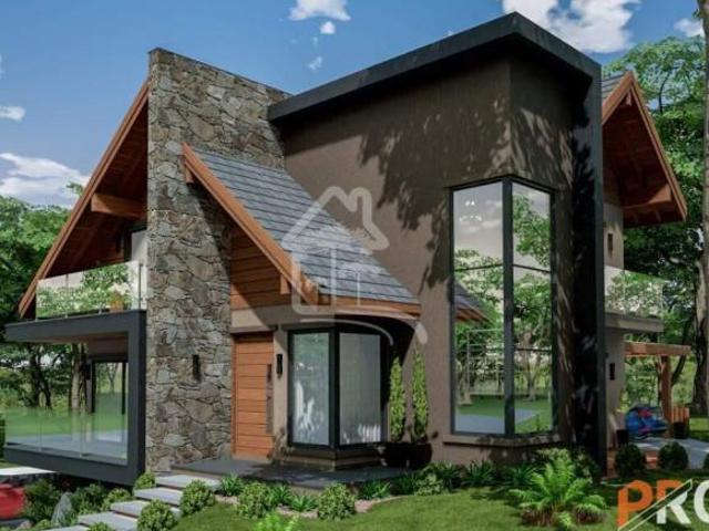 LINDA CASA À VENDA EM BAIRRO TRANQUILO DE GRAMADO